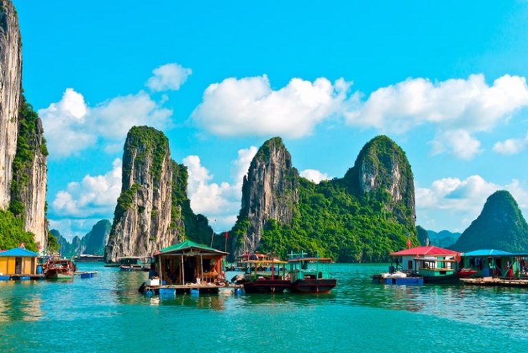 Exploring Halong Bay: A Journey into Vietnam’s Mesmerizing Seascape