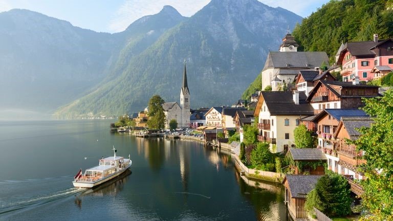 Hallstatt lake town