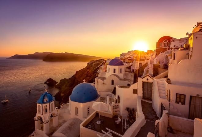 Santorini sunset spots
