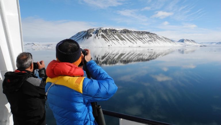 Eco-friendly travel in the polar areas